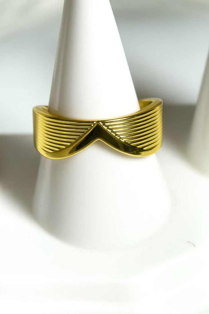 Vira chevron ring